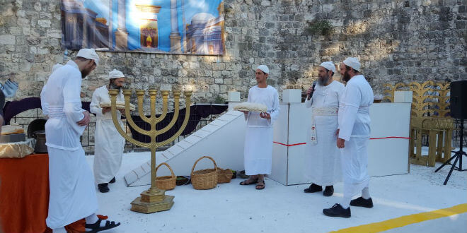 PHOTOS: Priests Bring First Harvest Offering to God in Holy Temple Reenactment by Sanhedrin PHOTOS: Priests Bring First Harvest Offering to God in Holy Temple Reenactment by Sanhedrin